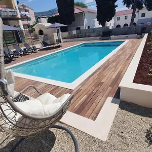 Mestrovic With Heated Swiming Pool- Near Split Kastela