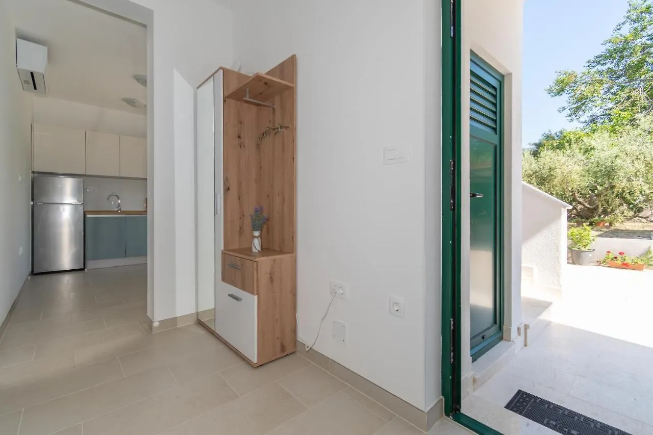 Apartments Lovor & Lavanda Kastela 0*,  Croatia