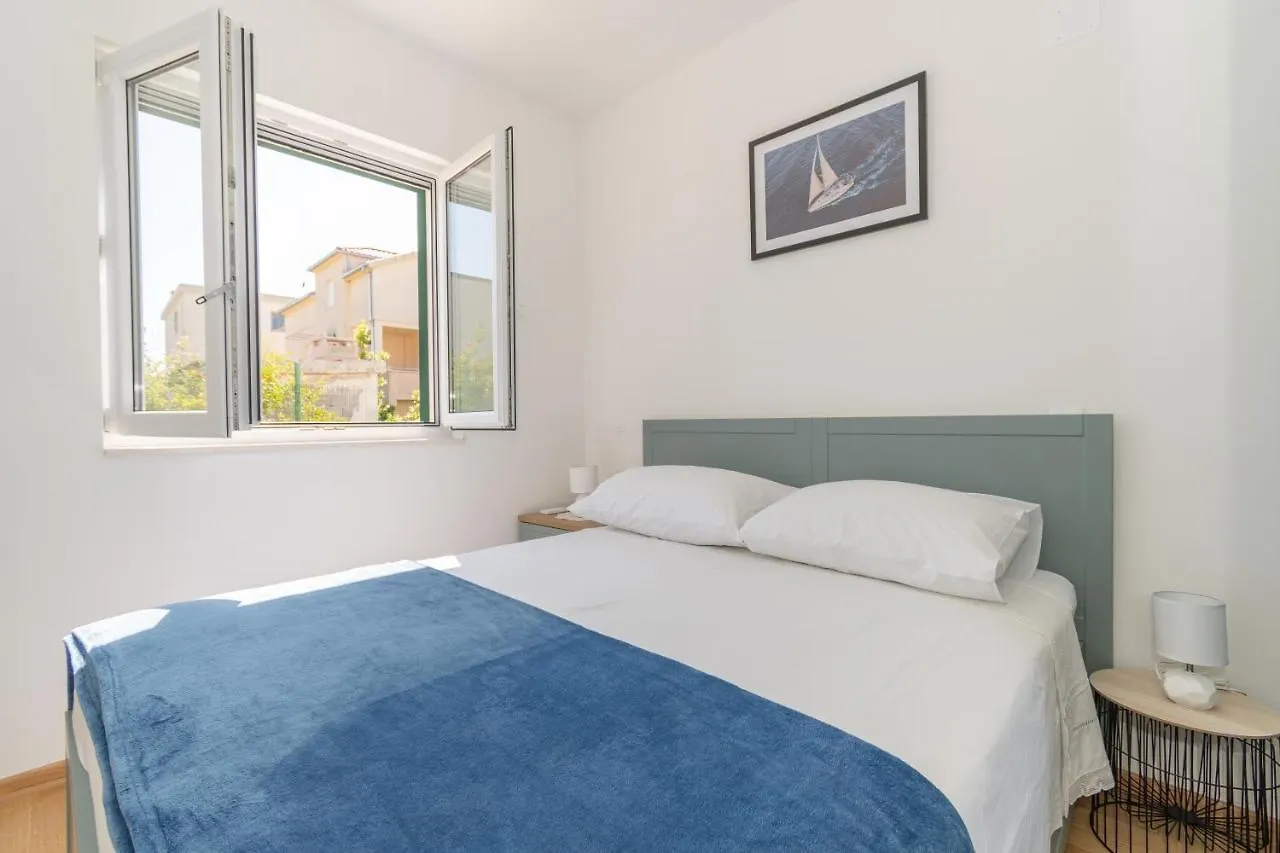 Apartments Lovor & Lavanda Kastela Croatia