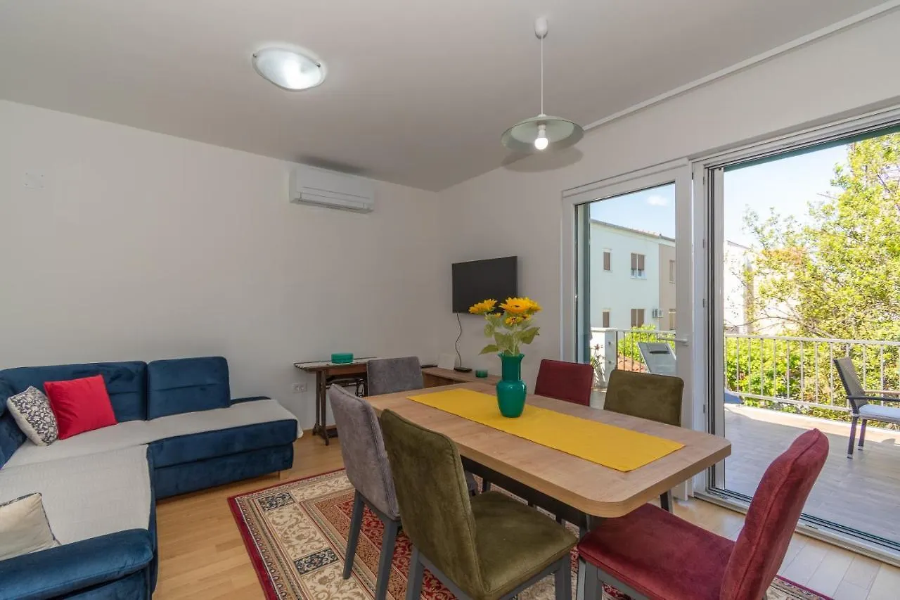 Apartments Lovor & Lavanda Kastela 0*,  Croatia