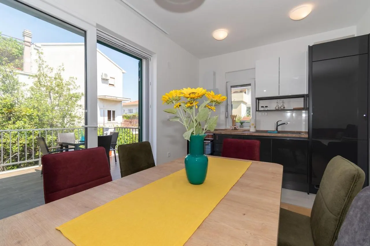 Apartments Lovor & Lavanda Kastela