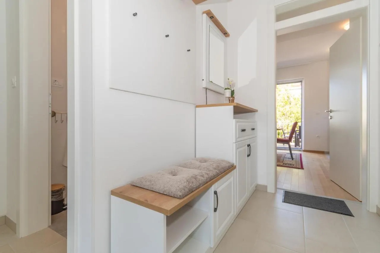 Apartments Lovor & Lavanda Kastela