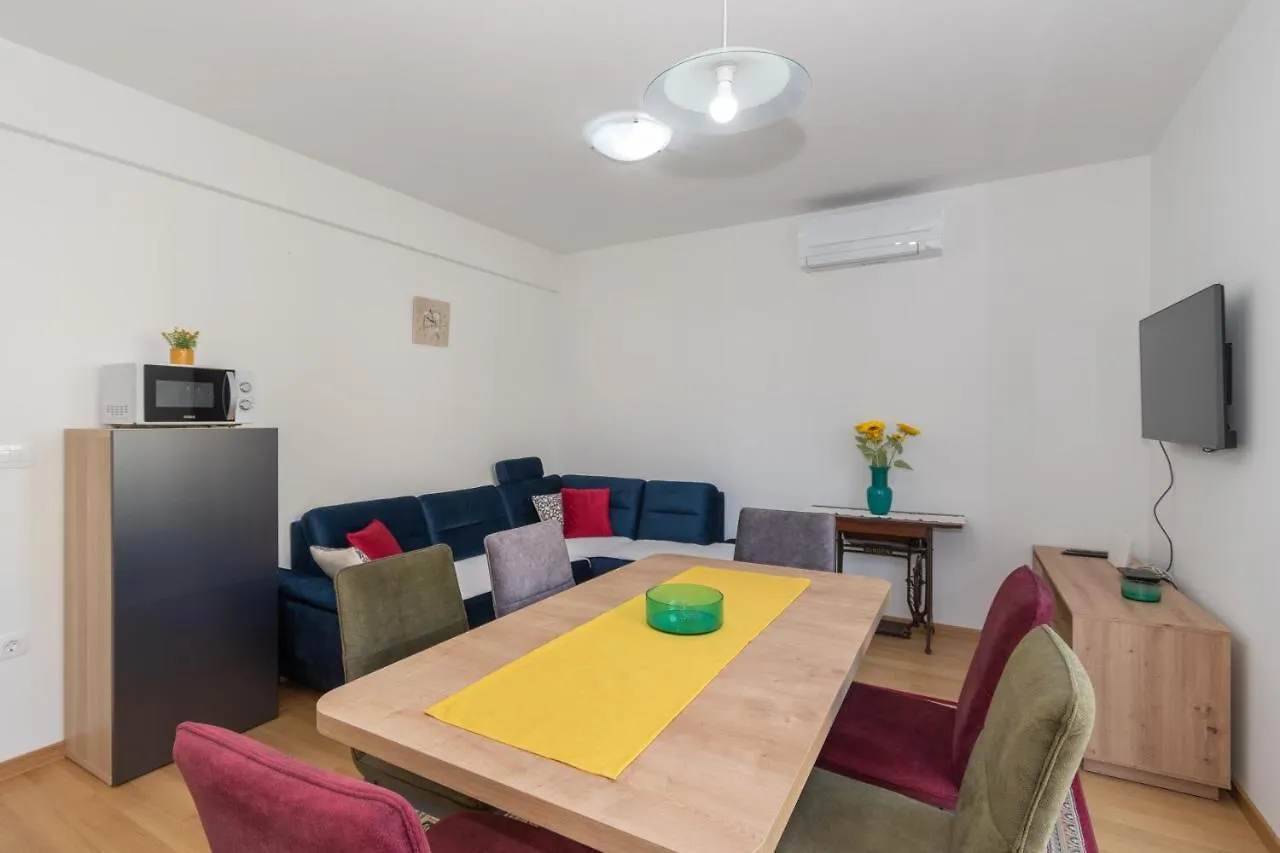 Apartments Lovor & Lavanda Kastela Croatia
