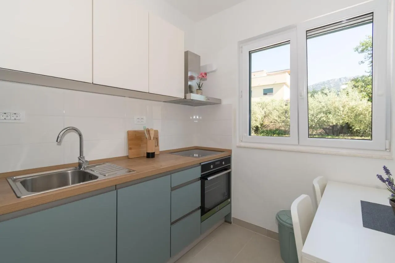 Apartments Lovor & Lavanda Kastela 0*,  Croatia