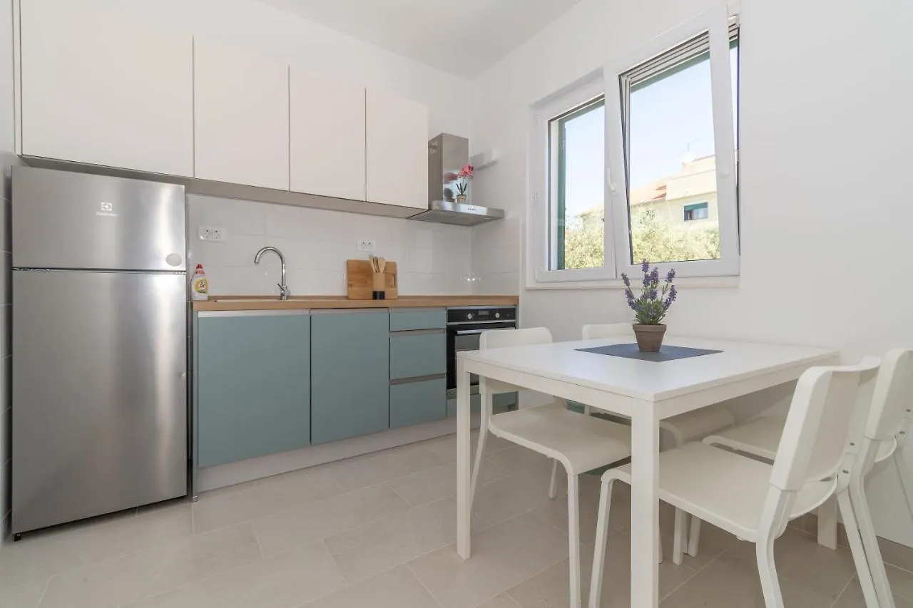 Apartments Lovor & Lavanda Kastela Croatia